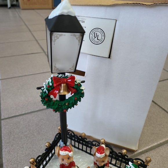 Vintage 1996 Maisto Kris Kringle's Chorus Musical Christmas Decoration - Picture 3 of 7